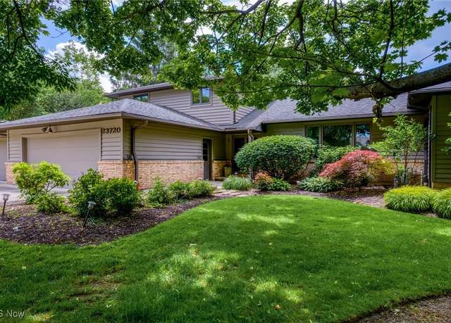 Property at 23720 Hermitage Rd, Beachwood, OH 44122, 5 beds, 4.5 baths