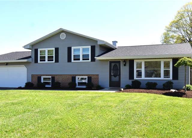 Property at 429 Wendemere Dr, Hubbard, OH 44425, 3 beds, 1.5 baths