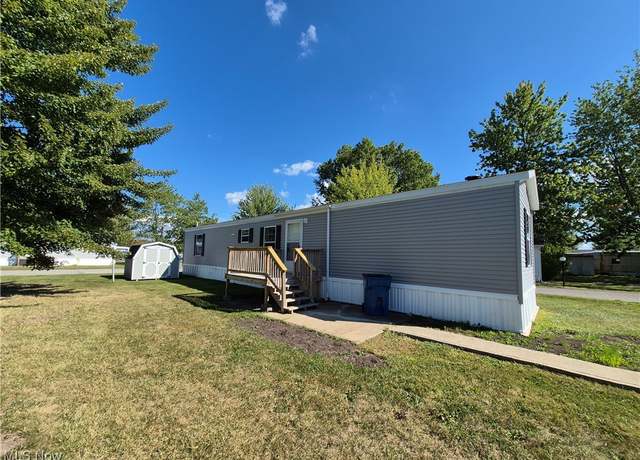 Property at 105 Brenthaven St, Elyria, OH 44035, 3 beds, 2 baths
