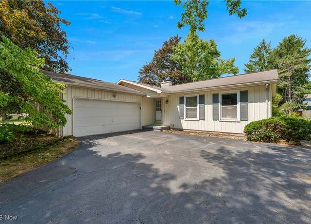 Property at 106 Stoney Creek Ct, Boardman, OH 44512, 3 beds, 1.5 baths