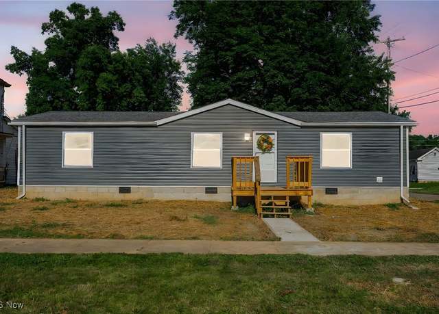 Property at 860 Moxahala Ave, Zanesville, OH 43701, 3 beds, 2 baths