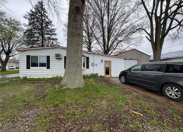 Property at 1110 3rd St, Belpre, OH 45714, 3 beds, 2 baths