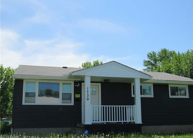 Property at 1739 W 19th St, Lorain, OH 44052, 3 beds, 2 baths