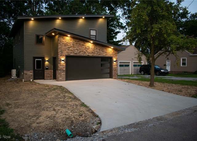 Property at 226 Austin Ave, Massillon, OH 44646, 2 beds, 1.5 baths