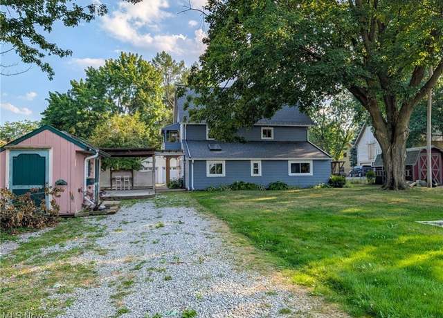 Property at 220 Edwin St NW, Hartville, OH 44632, 3 beds, 1.5 baths