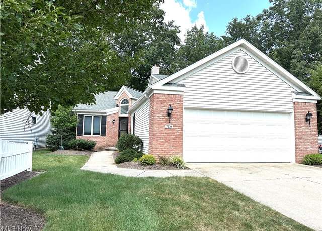 Property at 7230 W Baldwin Reserve Dr, Middleburg Heights, OH 44130, 3 beds, 2.5 baths