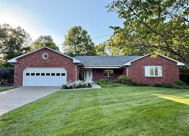 Property at 305 Flintwood Dr, Marietta, OH 45750, 4 beds, 2.5 baths
