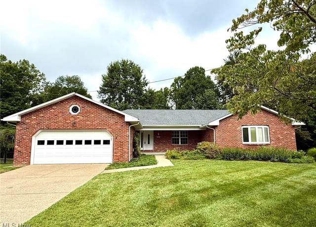 Property at 305 Flintwood Dr, Marietta, OH 45750, 4 beds, 2.5 baths