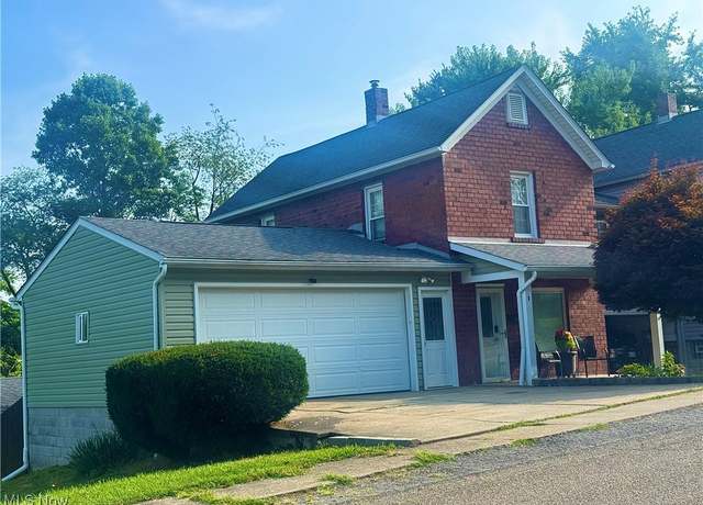 Property at 28 Spring St, Hubbard, OH 44425, 2 beds, 2 baths
