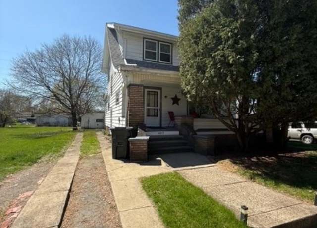 Property at 2212 16th St NE, Canton, OH 44705, 3 beds, 1 bath