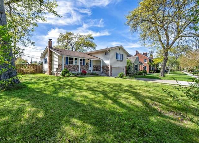 Property at 1544 Parkwood Rd, Lakewood, OH 44107, 3 beds, 2.5 baths