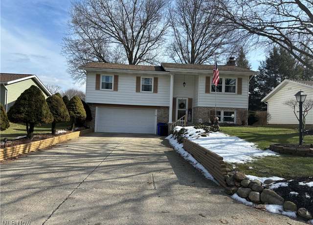 Property at 536 N Scranton St, Ravenna, OH 44266, 3 beds, 2.5 baths