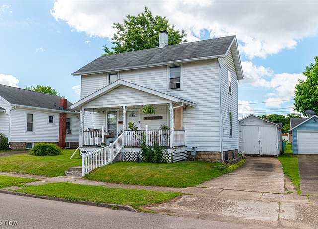 Property at 1521 Elm St, Coshocton, OH 43812, 2 beds, 1.5 baths
