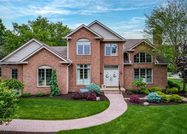 Property at 1955 Wendover Cir NE, North Canton, OH 44720, 3 beds, 2.5 baths