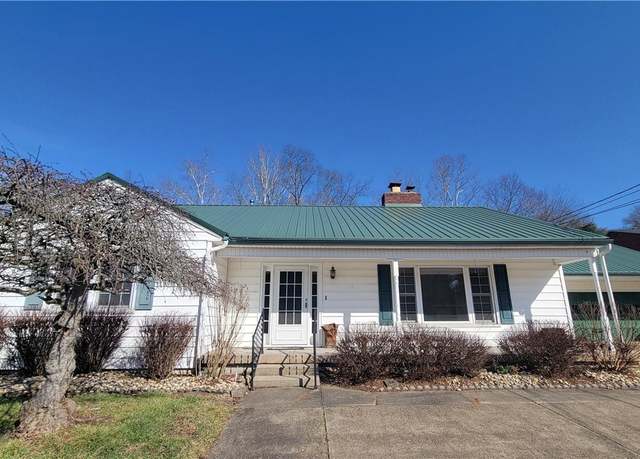 Property at 1100 Colegate Dr, Marietta, OH 45750, 3 beds, 2 baths
