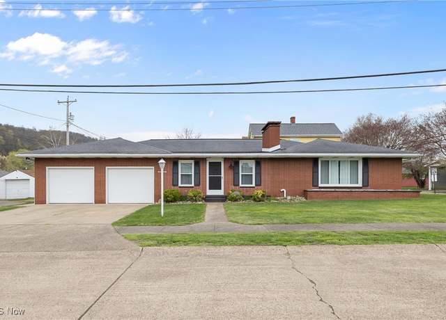 Property at 401 Williams St, Yorkville, OH 43971, 4 beds, 2.5 baths