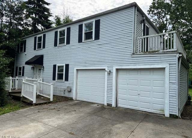 Property at 4 Owaissa Dr, Timberlake, OH 44095, 4 beds, 1.5 baths