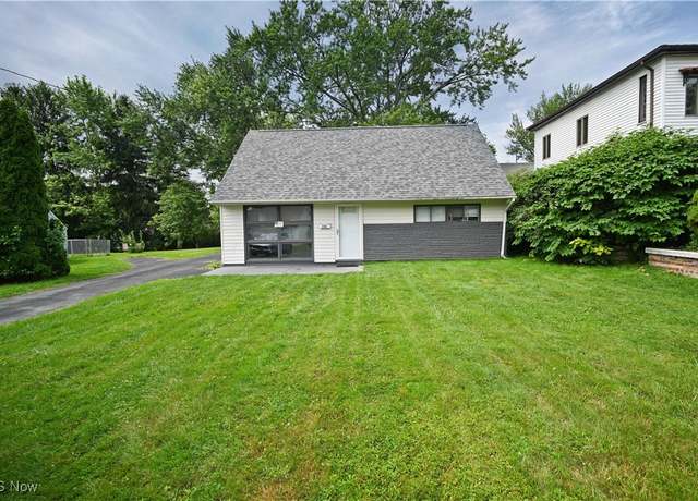 Property at 446 S Edgehill Ave, Austintown, OH 44515, 4 beds, 1 bath