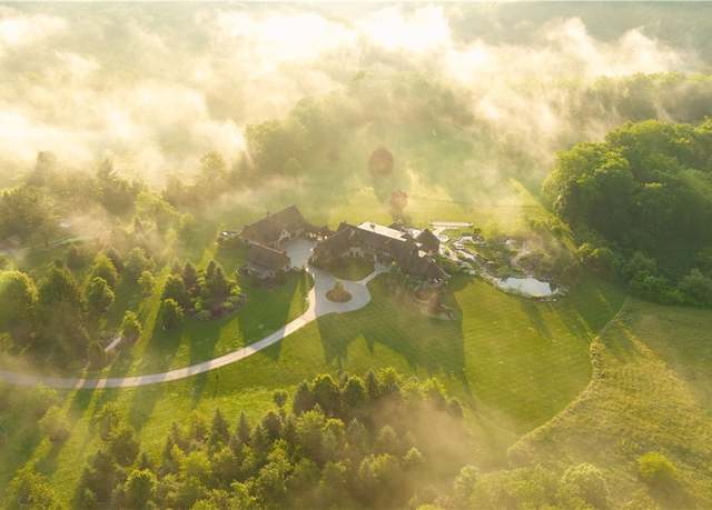 Property at 2875 Chagrin River Rd, Hunting Valley, OH 44022, 6 beds, 10 baths