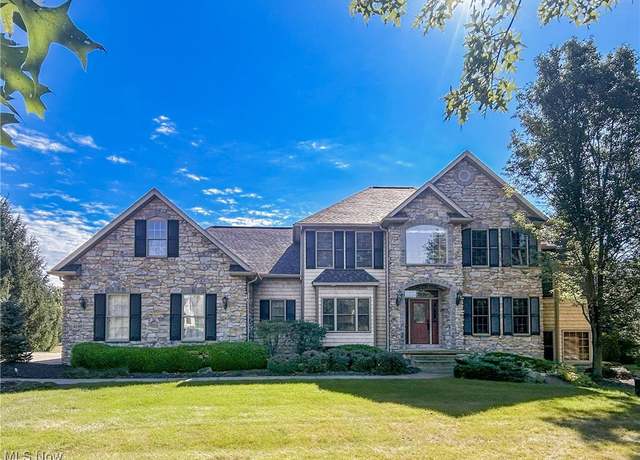 Property at 6349 Manor Glen Dr, Medina, OH 44256, 4 beds, 4.5 baths