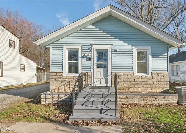 Property at 254 Oakwood St, Elyria, OH 44035, 2 beds, 1 bath