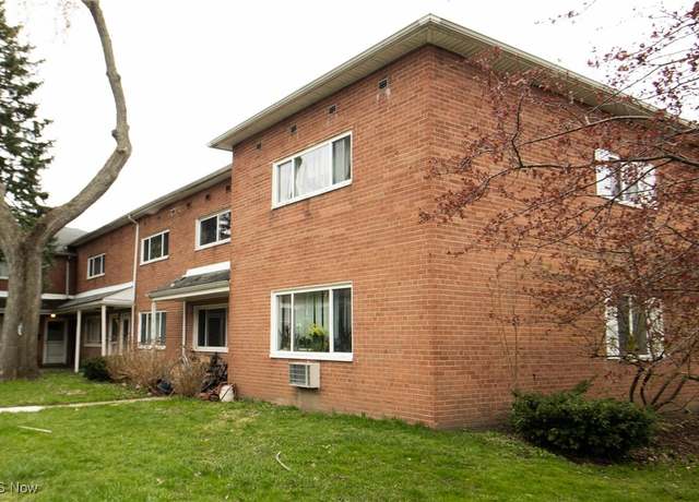 Property at 23756 Banbury Cir #1, Warrensville Heights, OH 44128, 3 beds, 1.5 baths