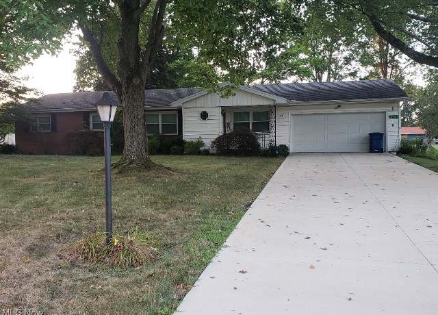 Property at 456 Laurel St, Liberty, OH 44505, 3 beds, 1.5 baths