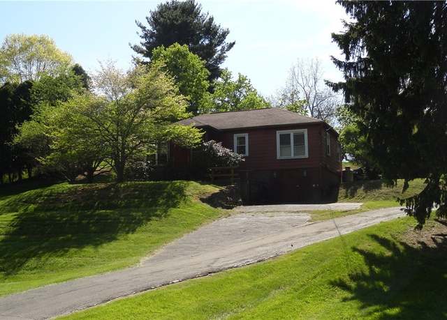 Property at 7517 Veterans Blvd, Chester, WV 26034, 3 beds, 1.5 baths