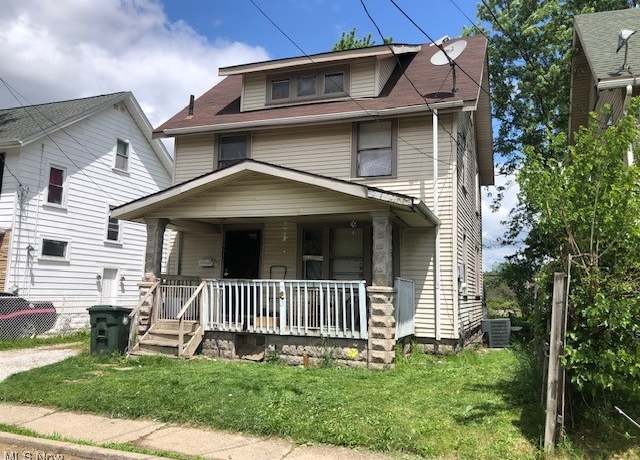 Property at 1817 Penn Pl NE, Canton, OH 44704, 3 beds, 1 bath