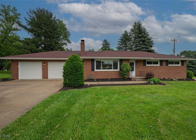 Property at 1406 Chatham Ave NE, North Canton, OH 44720, 3 beds, 1.5 baths