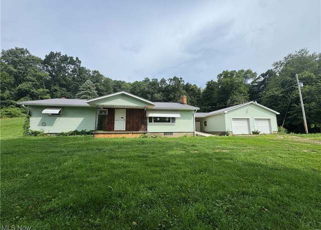 Property at 3265 Yorkview Rd SW, New Philadelphia, OH 44663, 3 beds, 2 baths