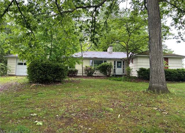 Property at 7770 Hills And Dales Rd NW, Massillon, OH 44646, 3 beds, 1 bath