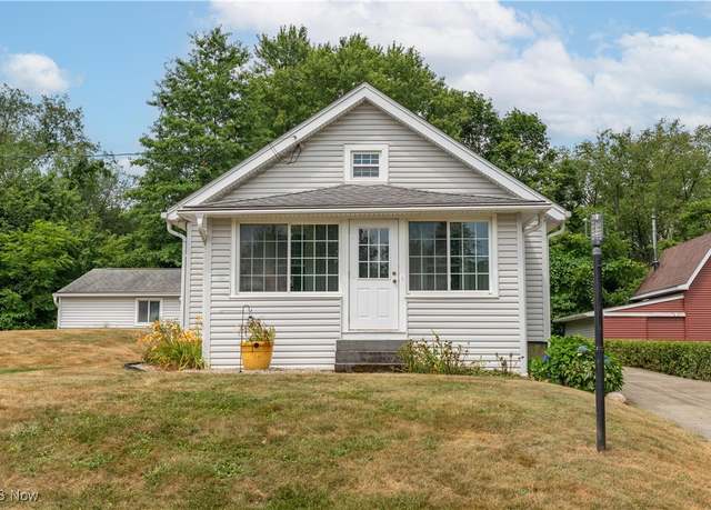 Property at 2225 Vincent St, Mogadore, OH 44260, 2 beds, 1 bath