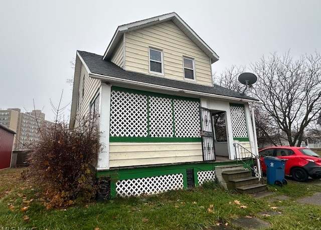 Property at 213 W 16th St, Lorain, OH 44052, 4 beds, 2 baths