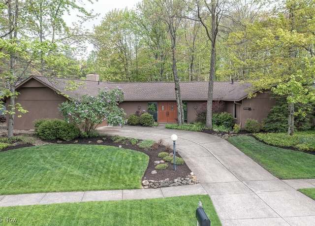 Property at 17170 Ridge Creek Rd, Strongsville, OH 44136, 3 beds, 2.5 baths