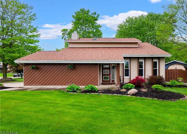 Property at 13278 Olde Orchard Rd, Strongsville, OH 44136, 3 beds, 2.5 baths