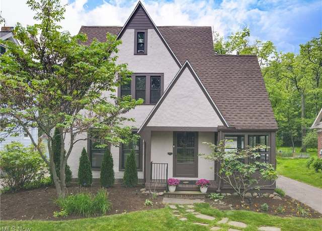 Property at 2431 Queenston Rd, Cleveland Heights, OH 44118, 4 beds, 2.5 baths