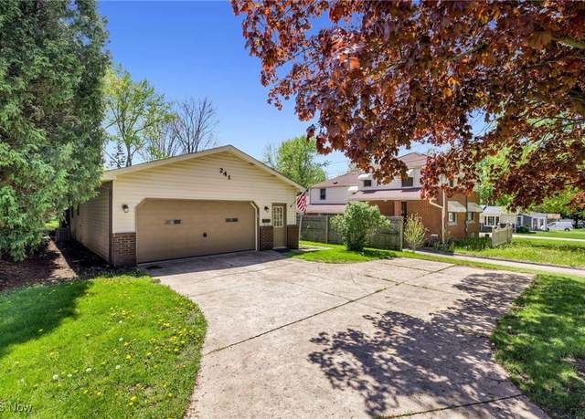 Property at 241 W Good Ave, Wadsworth, OH 44281, 3 beds, 2 baths