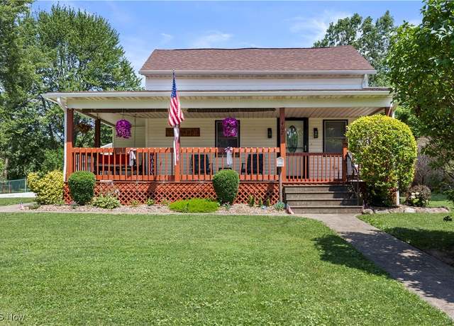 Property at 402 Barker St, Wellington, OH 44090, 4 beds, 2 baths