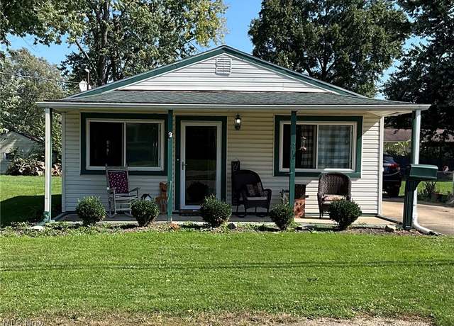 Property at 212 Lennox Ave NW, Massillon, OH 44646, 2 beds, 1 bath