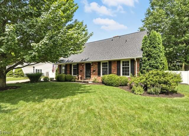 Property at 925 Damon Dr, Medina, OH 44256, 5 beds, 2 baths