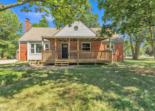 Property at 991 Valley Blvd, Elyria, OH 44035, 4 beds, 2 baths