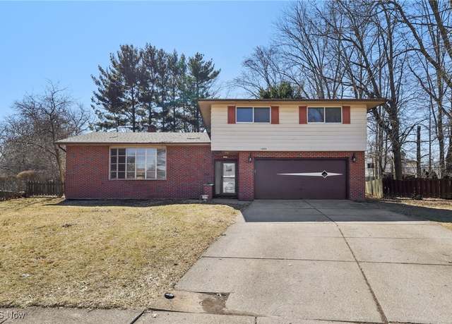 Property at 13689 Pineview Ct, Cleveland, OH 44130, 4 beds, 2.5 baths