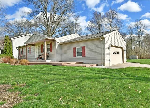 Property at 2499 Edgewater Dr, Cortland, OH 44410, 3 beds, 1.5 baths