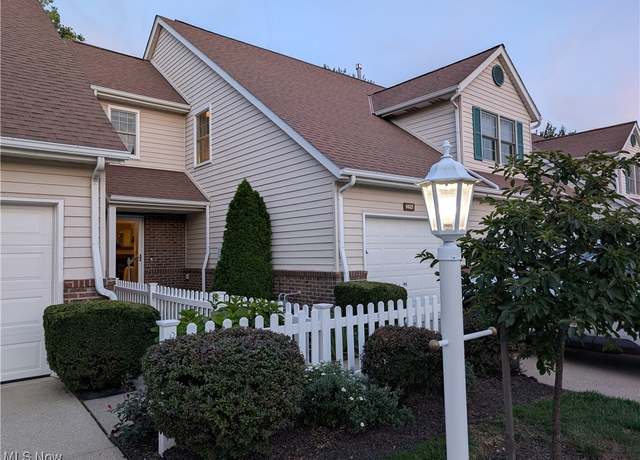Property at 4825 Hawthorn Ln #25, Westlake, OH 44145, 2 beds, 2.5 baths