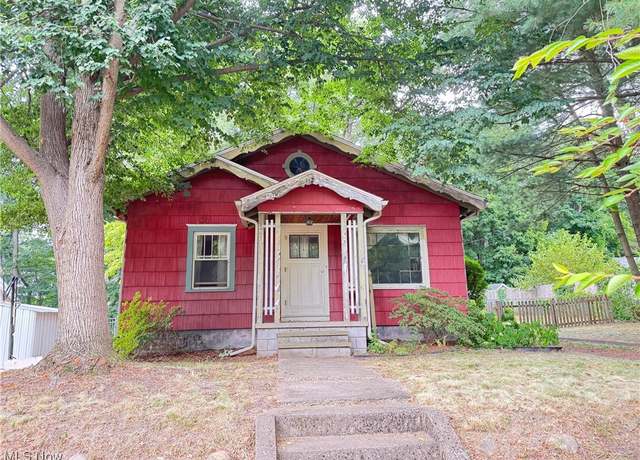 Property at 25 Adelford Ave, Akron, OH 44310, 2 beds, 1 bath