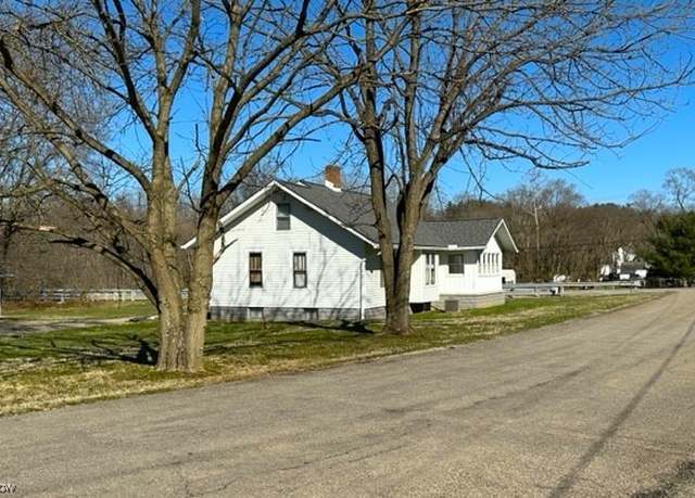Property at 3875 Roseville Rd, Zanesville, OH 43701, 3 beds, 5 baths