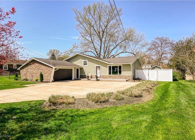 Property at 86 S Munroe Rd, Tallmadge, OH 44278, 3 beds, 2 baths