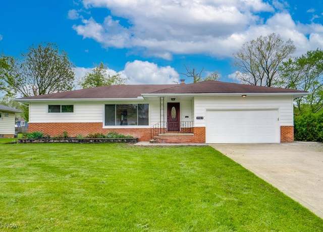 Property at 7905 Craigleigh Dr, Parma, OH 44129, 4 beds, 1.5 baths