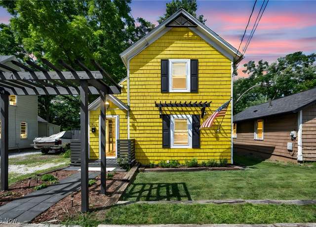 Property at 333 Cherry St, Kent, OH 44240, 3 beds, 1.5 baths
